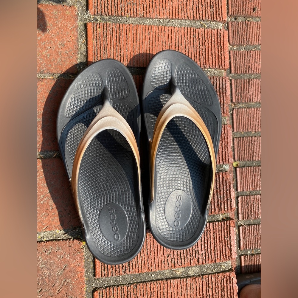 Oofos Women’s OOlala Luxe Sandal - Latte size 5 EU 36